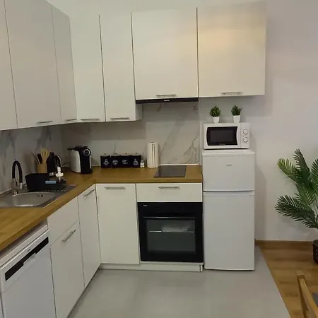On 5 Apartmán *